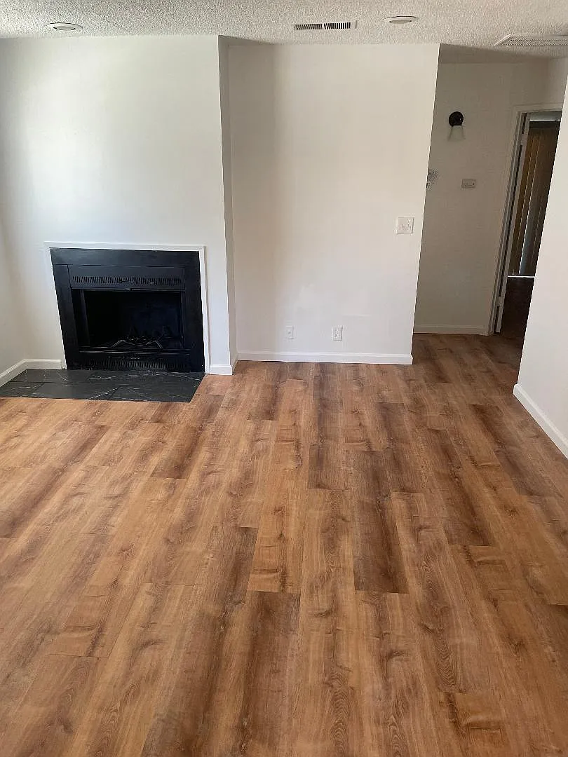 2 bed, 900 sqft, $1,300 — Photo 3