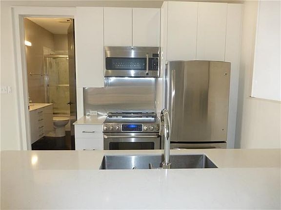 5th image of 207 N Peters St Unit 10