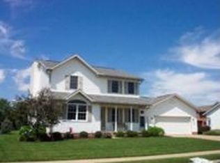 211 Creekside Rd SE, New Philadelphia, OH 44663