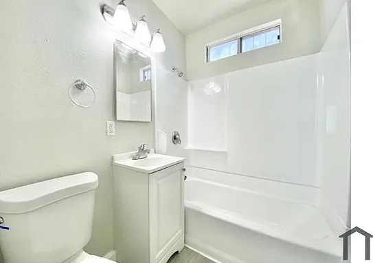 7711 S San Pedro St #2 — Photo 11