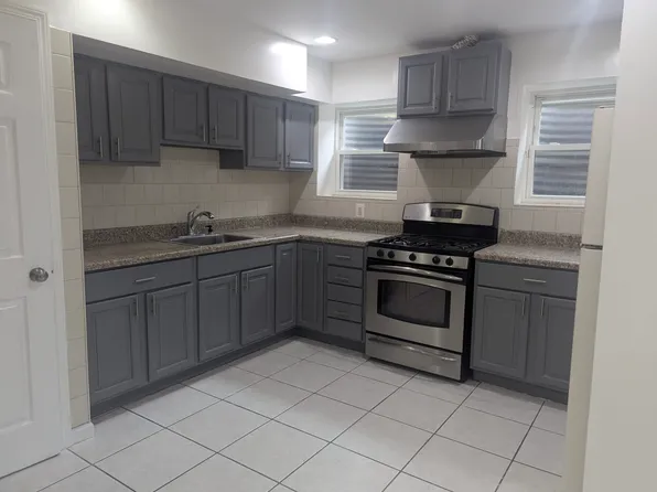 (undisclosed Address), Glen Oaks, NY 11004