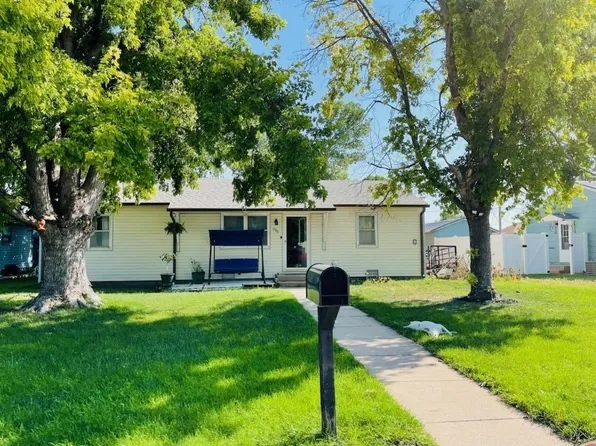 811 E 6th St, Cozad, NE 69130