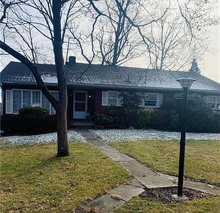 3rd image of 2420 Woodridge Ter