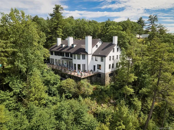 225 E Lake Road, Tuxedo Park, NY 10987