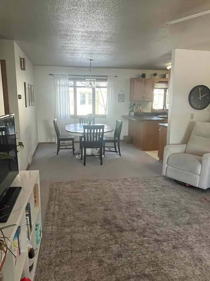 3 bed, 2100 sqft, $1,750 — Photo 4