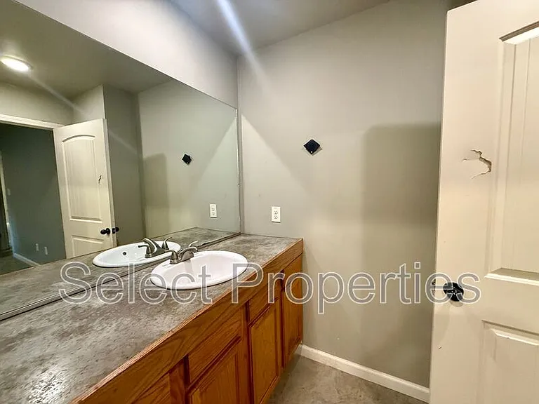 1215 Haltom St #B — Photo 6