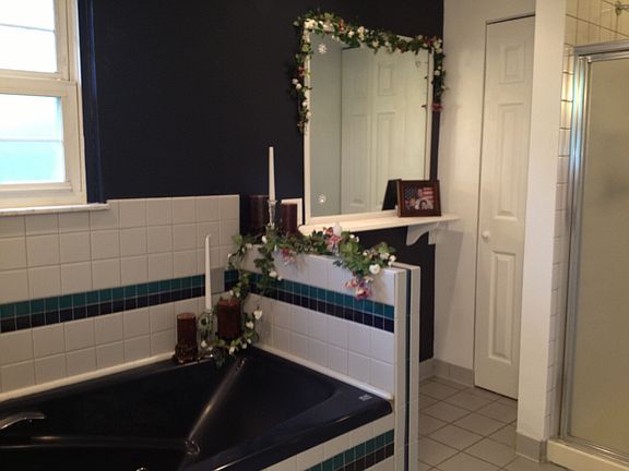 Master Bath w/whirlpool tub