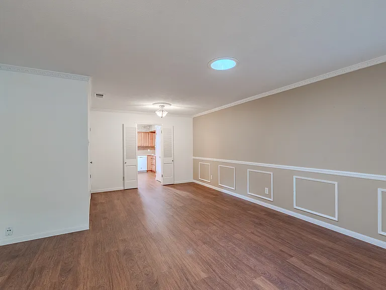7021 Kingsbury Dr — Photo 10