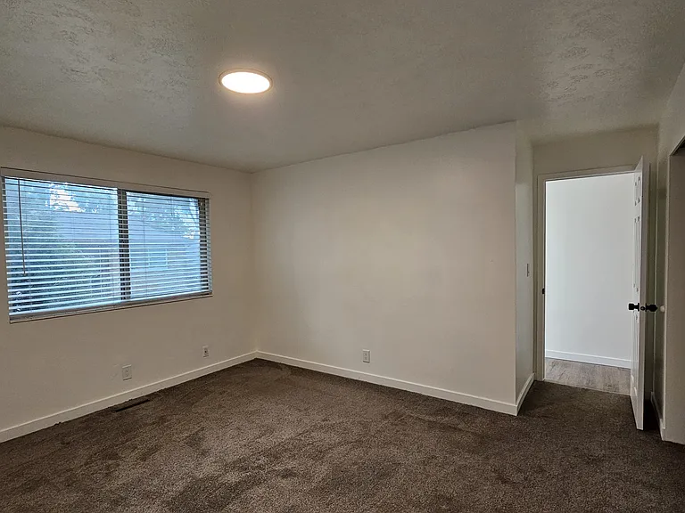 926 E Fairclough Dr S — Photo 16
