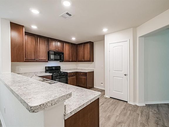 3rd image of 16707 Twisted Oak Dr