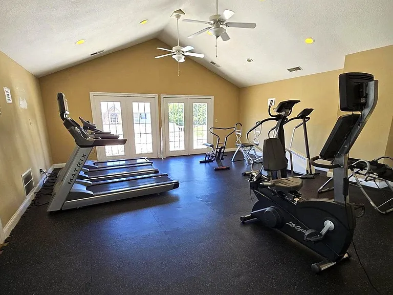 Bexley Village Apartments — Photo 44