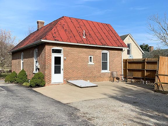 3rd image of 217 W Pleasant St