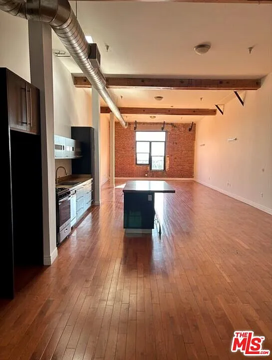 1 bed, 1.0 bath, 1340 sqft, $3,231 — Photo 2