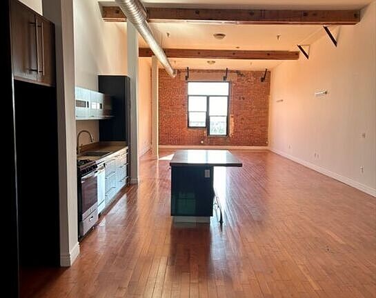 2nd image of 652 Mateo St Unit 303