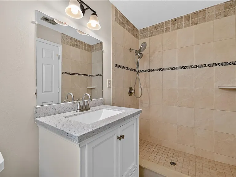 37 Pine Hill Ln #B — Photo 13