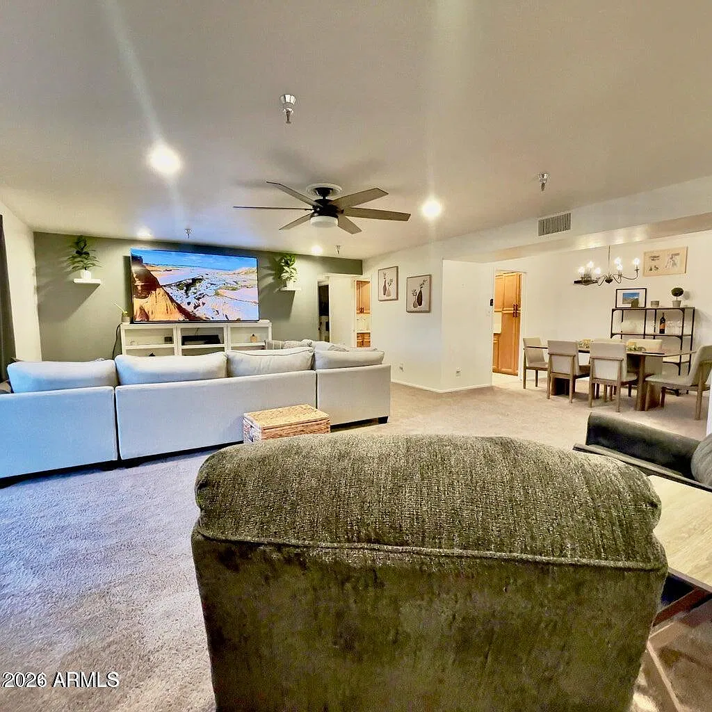 3 bed, 2.0 bath, 1698 sqft, $2,400 — Photo 2