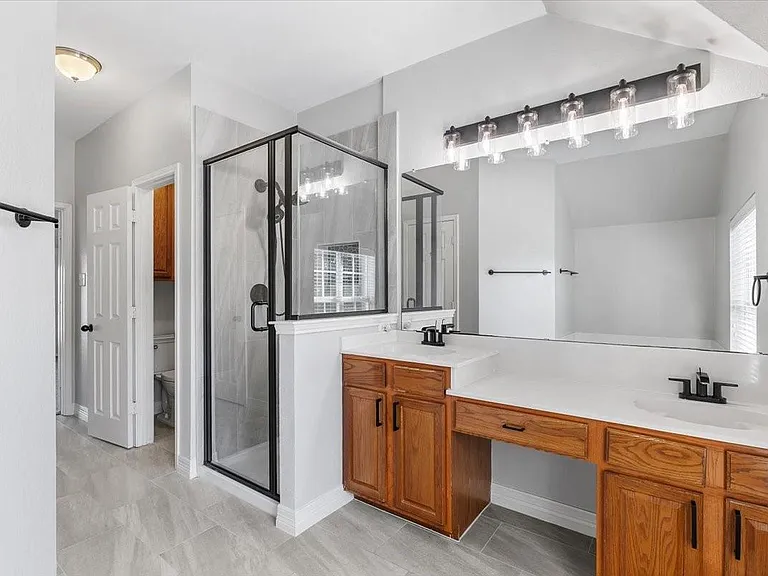 1121 London Dr — Photo 33