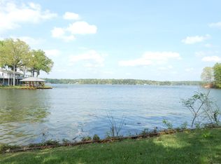 125 Donahue Dr, Deatsville, AL 36022