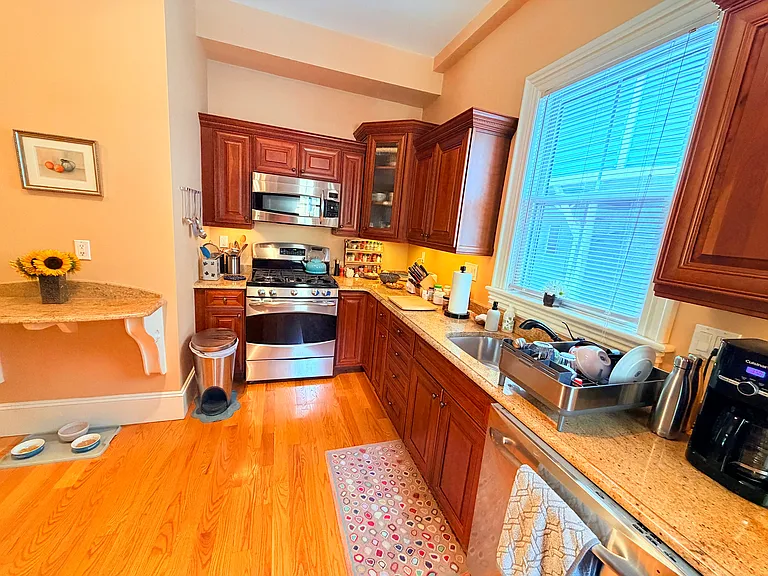 81 Walnut St #1 — Photo 8