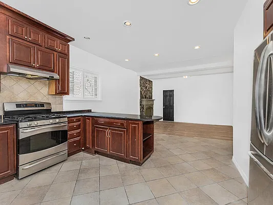 Sold by OOAKB&F INC | media 10