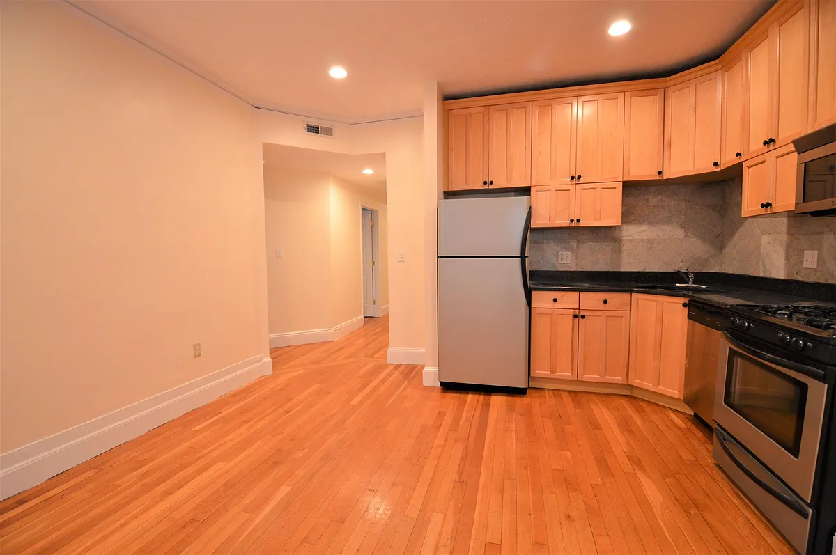 Building Photo - 191 Winthrop Rd #5