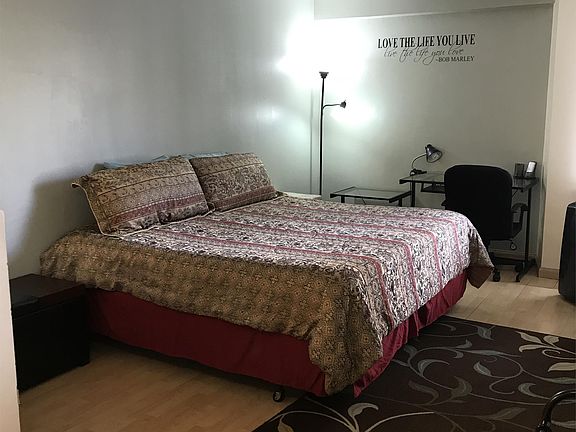 King Bed - Desk - TV in Bedroom