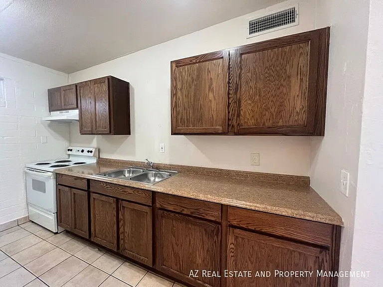 1229 W Pierce St #2 — Photo 8