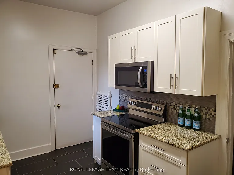 540 Gilmour St #1 — Photo 10