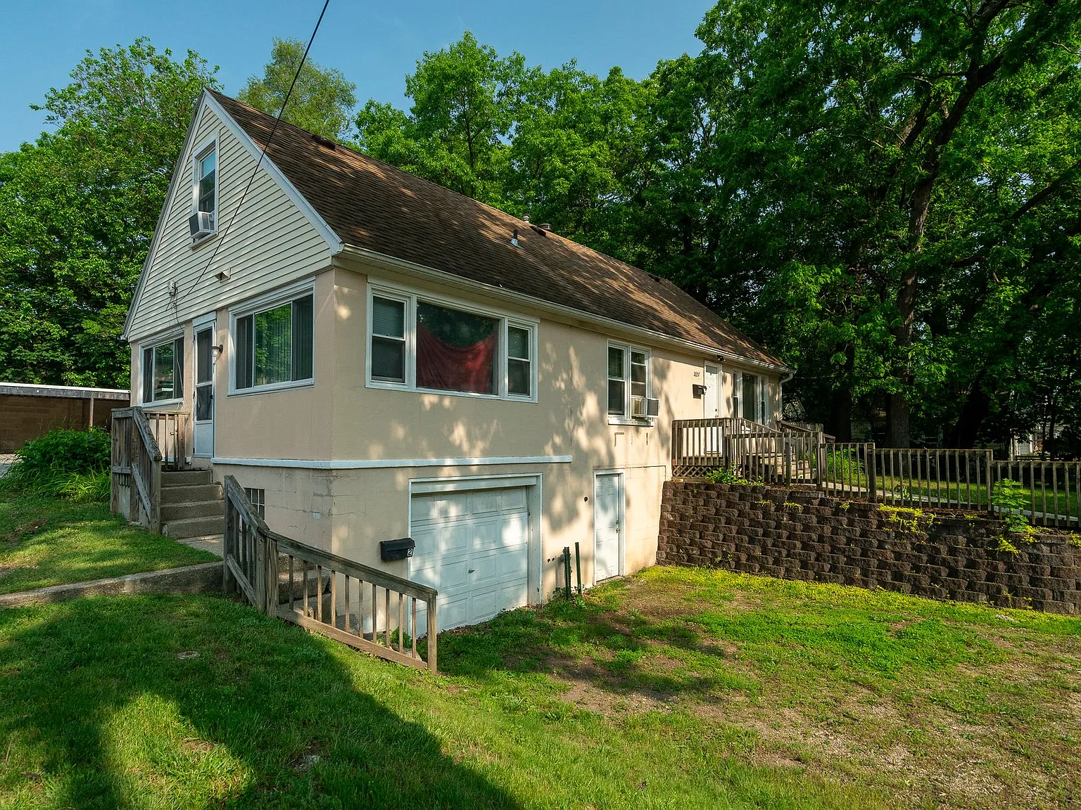 Apartment off 28th and Clyde Park Available — Photo 1