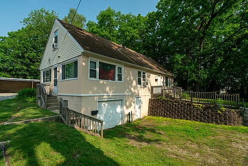 Apartment off 28th and Clyde Park Available Photo 1