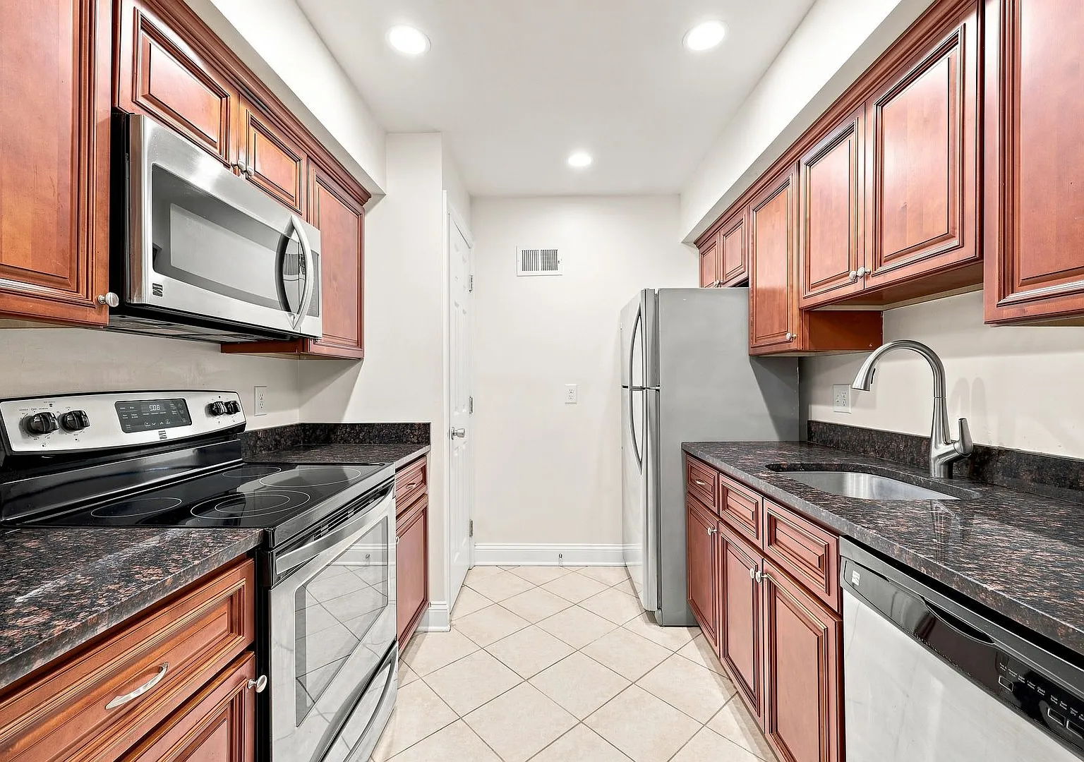 Beautiful unit at Turtle Creek! Price JUST reduced!! — Photo 4
