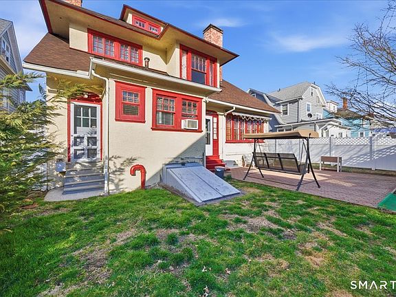 2nd image of 839 Laurel Avenue