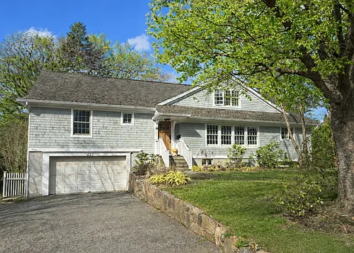 225 S Barry Ave Photo 1