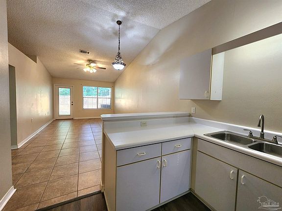 4th image of 2232 Trailwood Dr