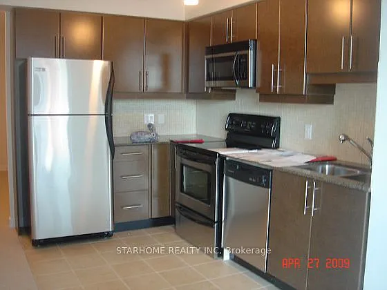 18 Harbour St #706 — Photo 5