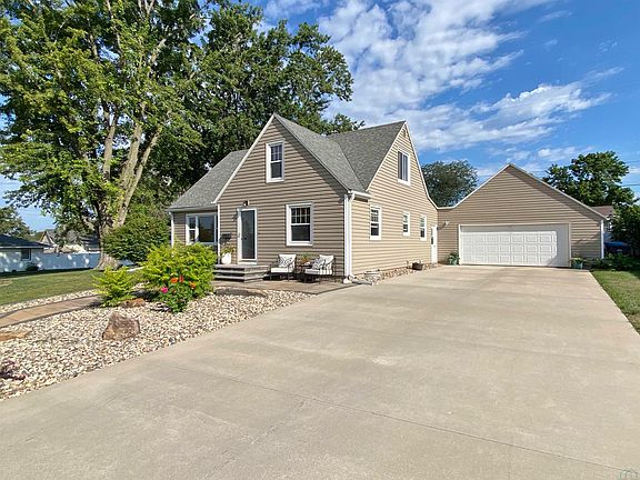 2nd image of 501 Lee Dr