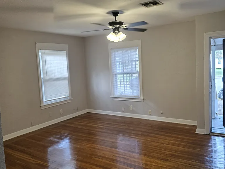 444 Brooks Dr — Photo 3