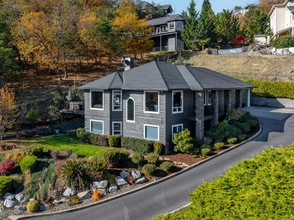 920 NW Valley View Dr, Grants Pass, OR 97526