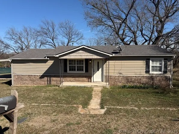 360 N 1st St, Healdton, OK 73438