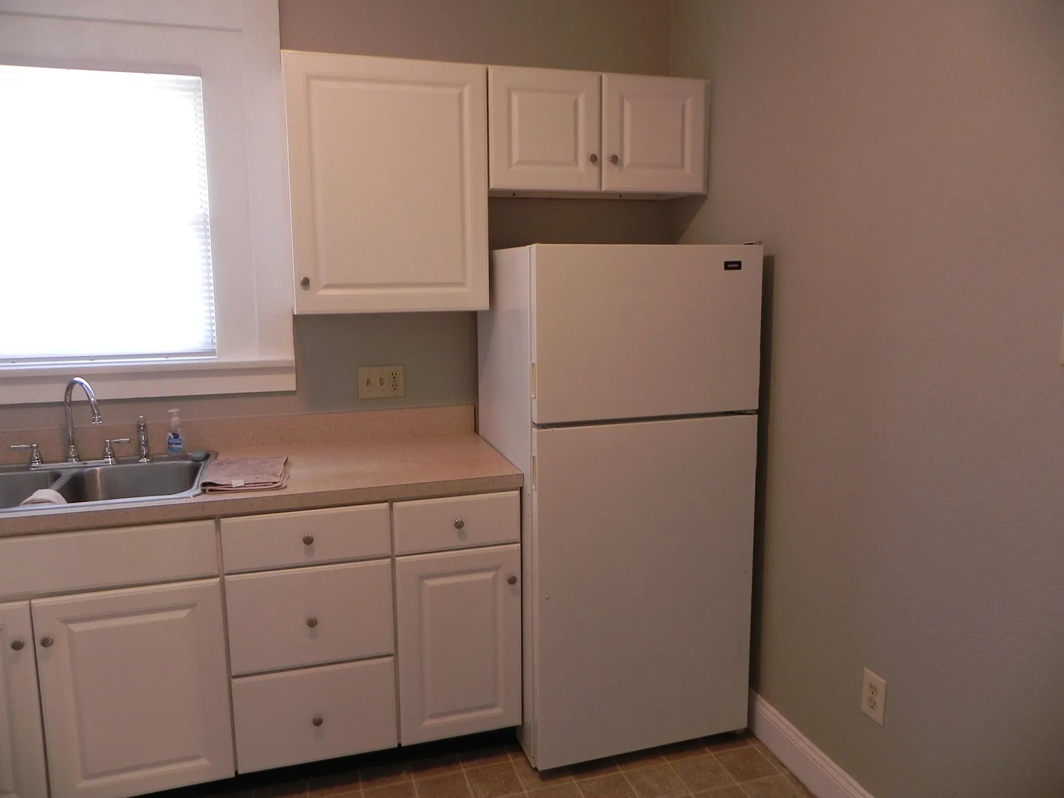 2 bed, 1050 sqft, $950 — Photo 4