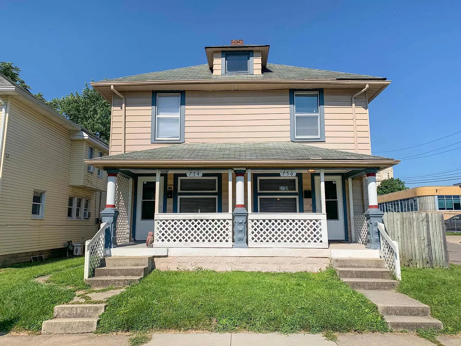 2 bed, 1.5 bath, 1000 sqft, $1,250 — Photo 1