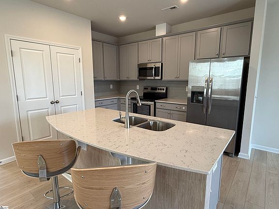 4th image of 270 E Compass Way