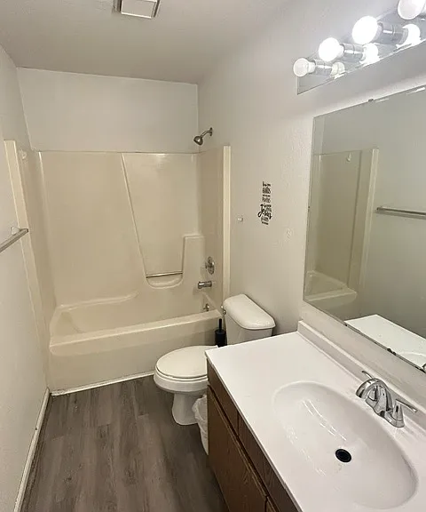2951 Englewood Ave SE — Photo 6