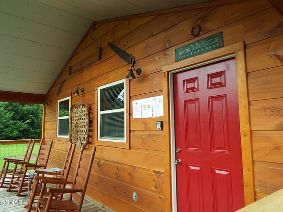 3rd image of 6018 Larkmoor Rd