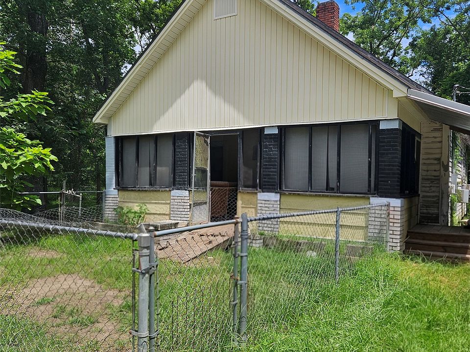1st image of 129 E Fleming Ave