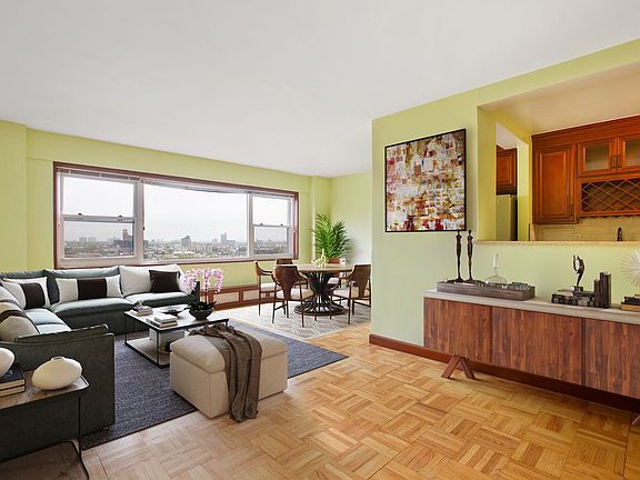 3rd image of 8 Fordham Hill Oval APT 14B