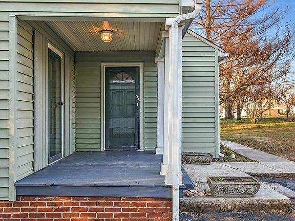 3rd image of 604 S Brittain St