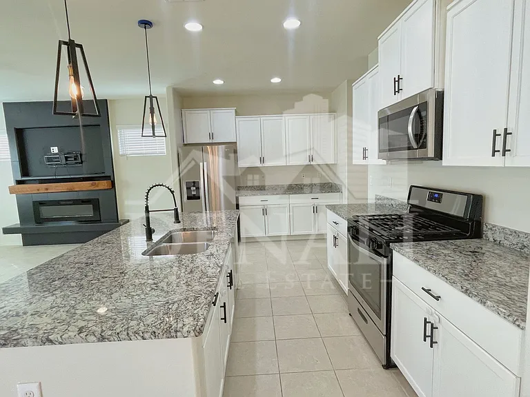 866 E Artesia Pl — Photo 11