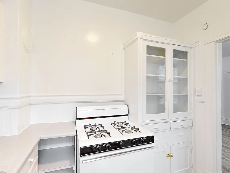 154 Franklin St #206 — Photo 6