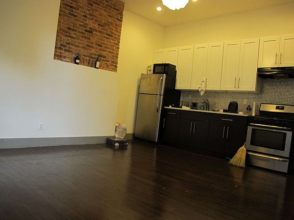 2nd image of 432 Evergreen Ave #1B